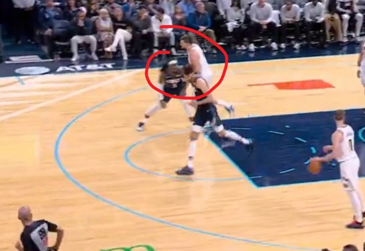 AIYOUXI-多特谈恶犯约基奇：我不该那么做 那个动作是没有必要的