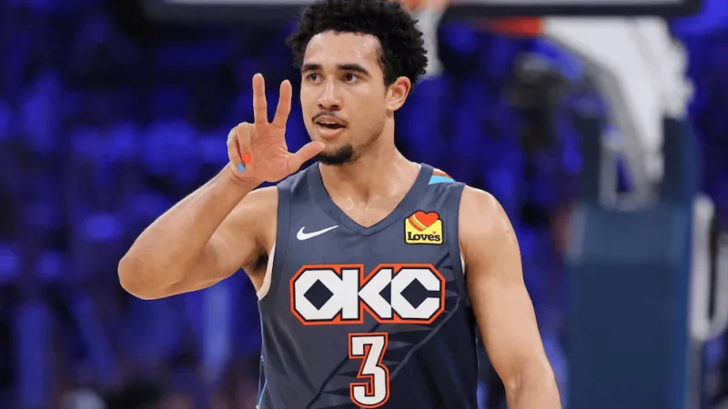 爱游戏官网-麦凯恩VS公牛：持球+无球多样进攻发起，高效贡献20分